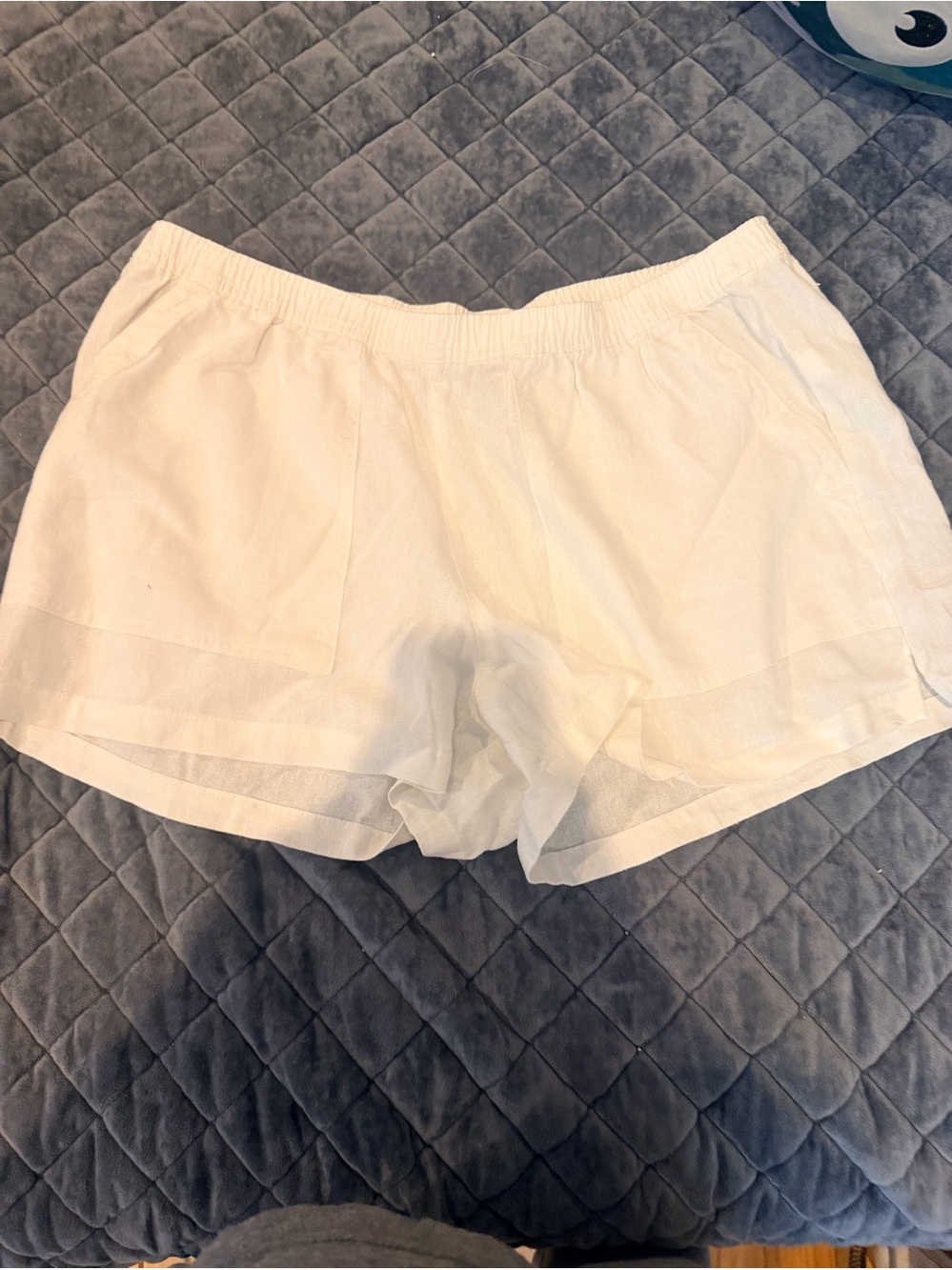 Universal Thread White Elastic-Waist Athletic Shorts